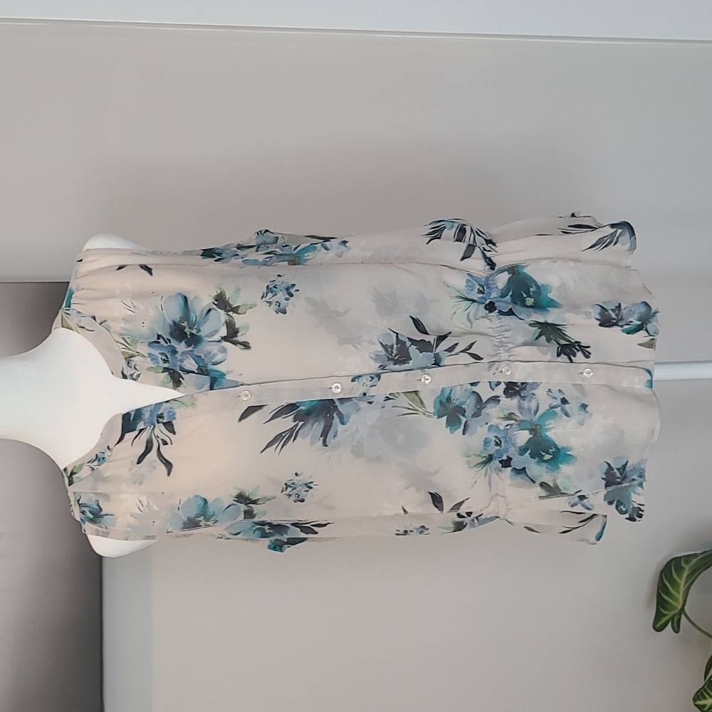 Women's Loft Sleeveless floral blouse size large